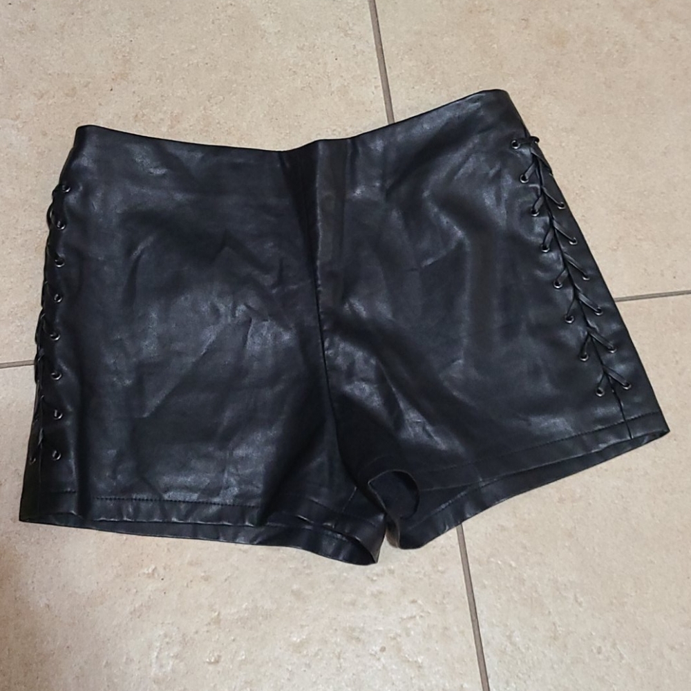 💜 Leather shorts